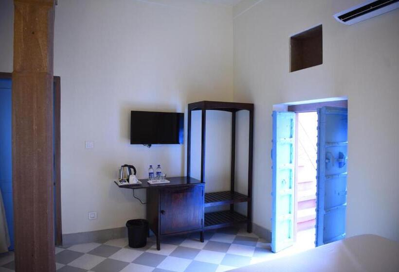 스탠다드 룸 킹사이즈 침대, Baijoo Niwas