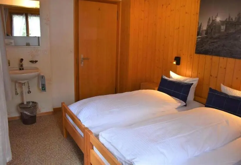 Quarto Estandar Banheiro Compartilhado, First Lodge
