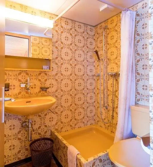 Quarto Triplo Estandar, First Lodge