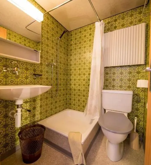 Quarto Triplo Estandar, First Lodge