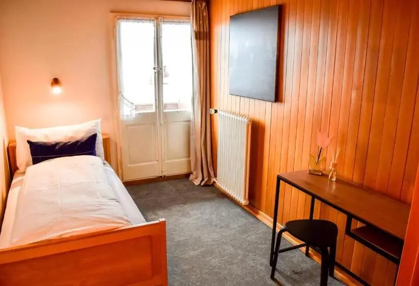 Quarto Estandar Individual Banheiro Compartilhado, First Lodge