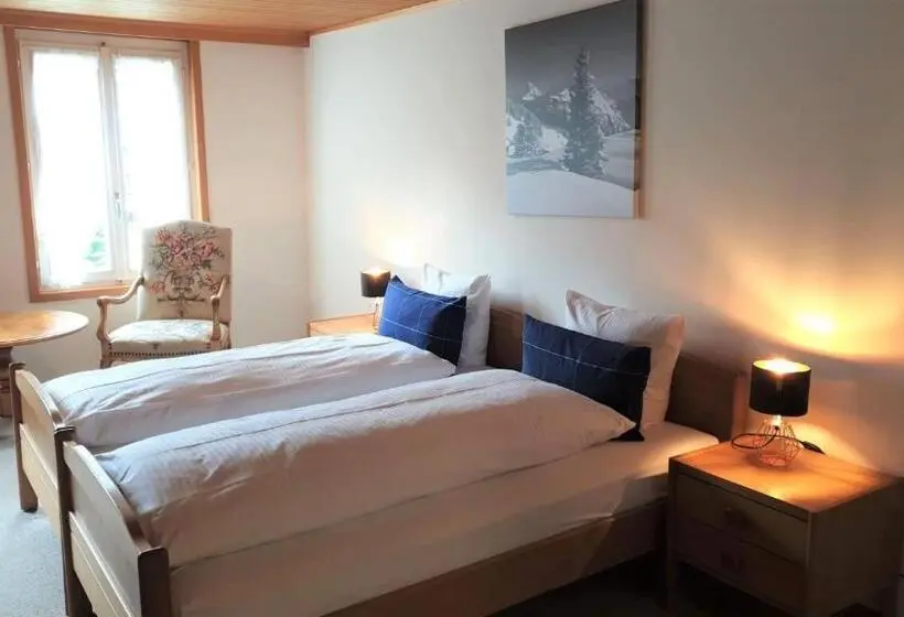 Quarto Estandar, First Lodge