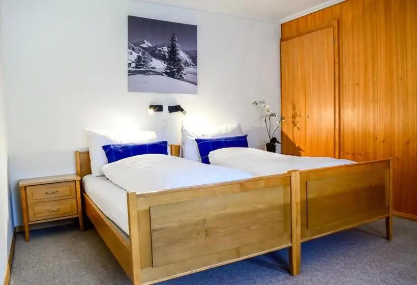 Quarto Estandar, First Lodge