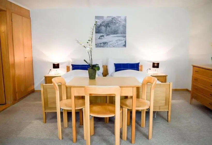 Quarto Estandar, First Lodge