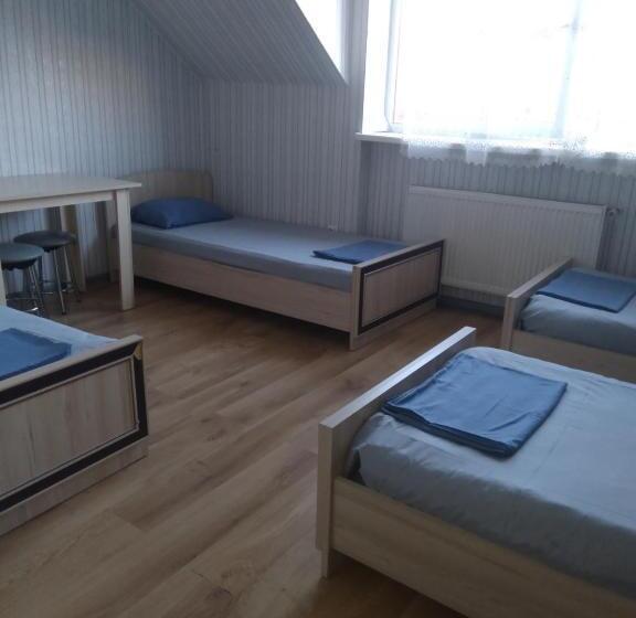 חדר סטנדרט לארבעה, Vip Hostel