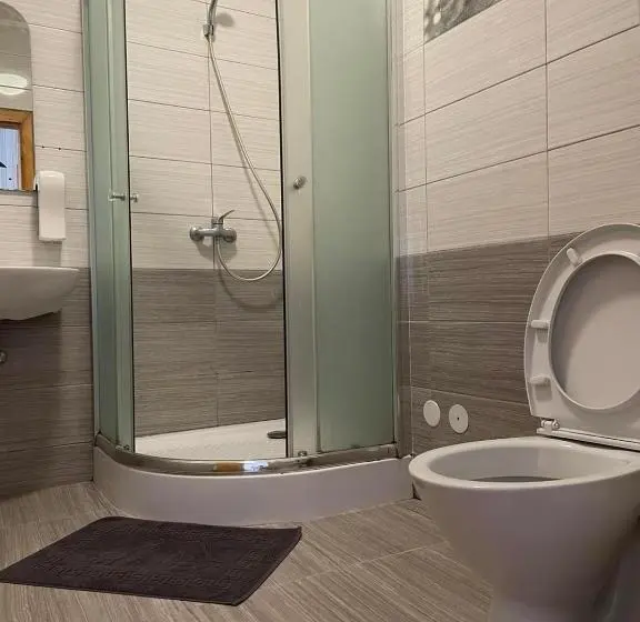اتاق سوپریور خانوادگی, Vip Hostel