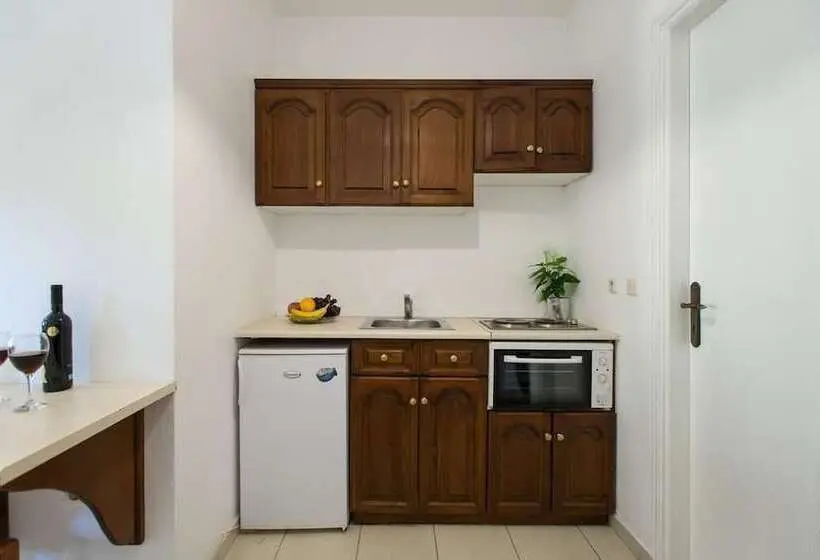 スタンダードスタジオ, Philippos Kassiopi Apartments