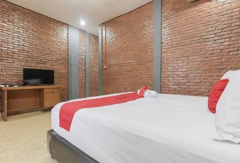 Standardzimmer, Reddoorz Plus At Ampera Raya