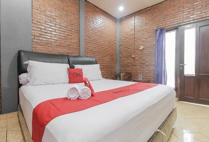 Номер Стандарт, Reddoorz Plus At Ampera Raya