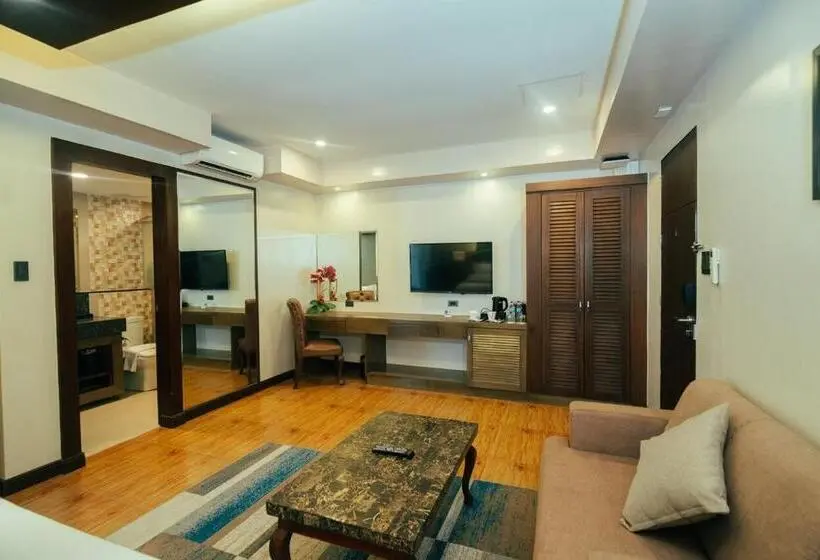 اتاق لوکس با چشم‌انداز استخر, Alona by Jpark Island Resort