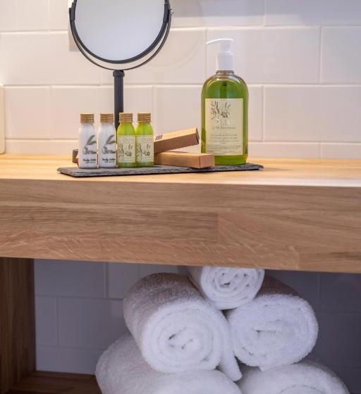 غرفة قياسية, M  27