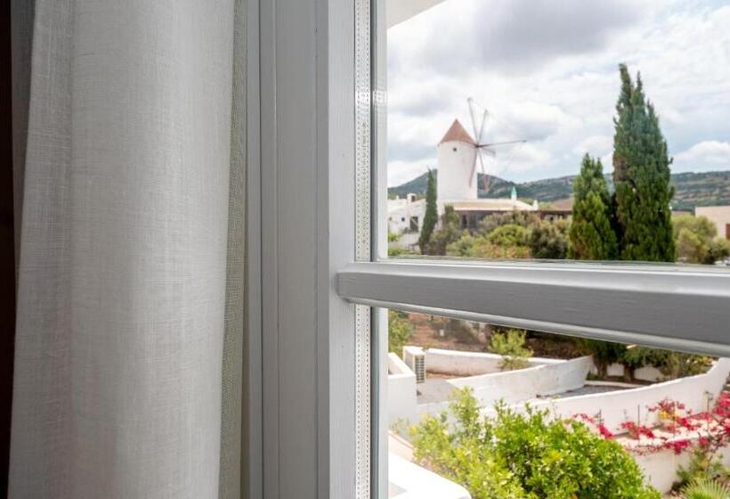 غرفة قياسية مزوَّدة بتراس, M  27