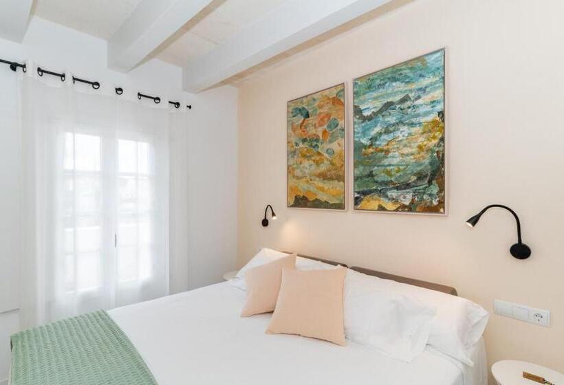 غرفة قياسية مزوَّدة بتراس, M  27