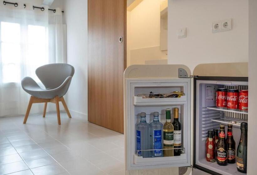 جناح عائلي, M  27