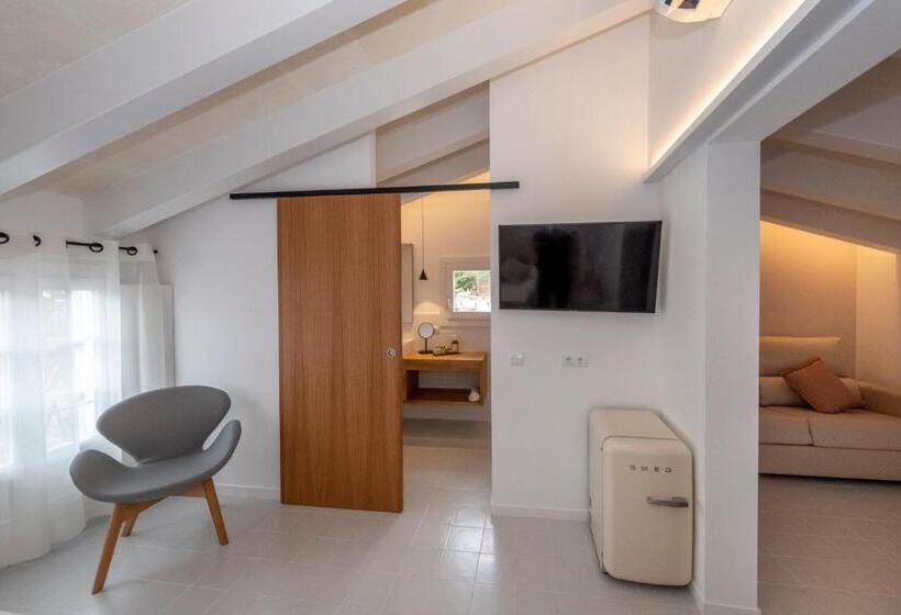 جناح عائلي, M  27