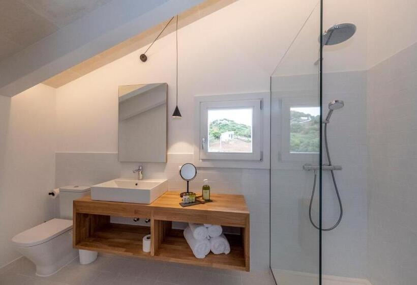 جناح عائلي, M  27