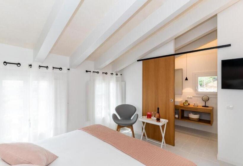 Family Suite, M  27