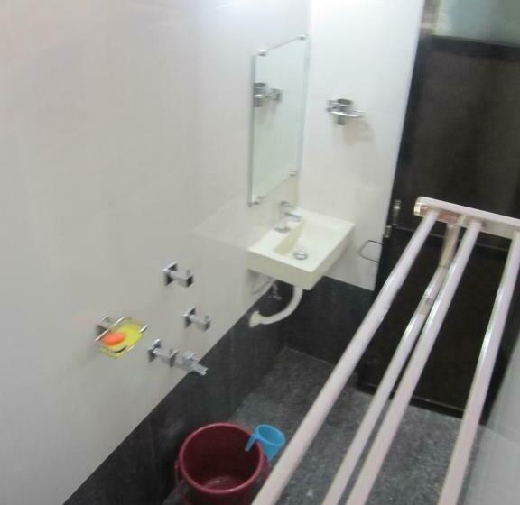 带阳台标准四人间, P P Motel