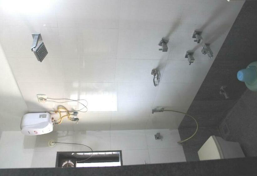 חדר לארבעה סטנדרטי עם מרפסת, P P Motel