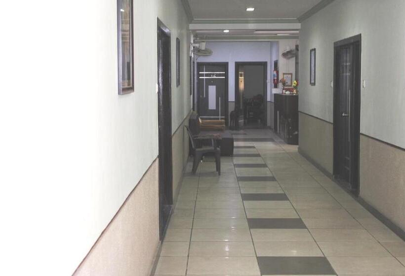 חדר סטנדרט לארבעה, P P Motel