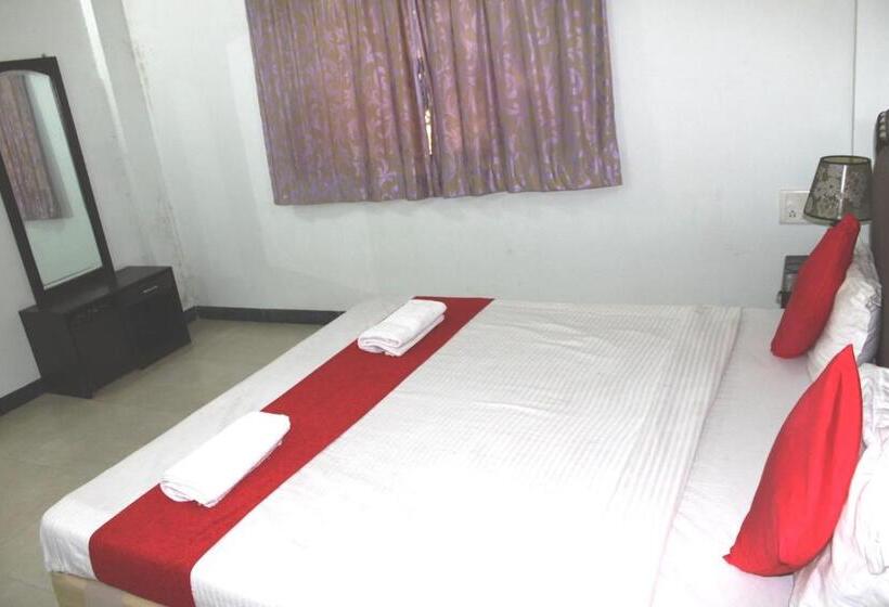 חדר משפחתי, P P Motel