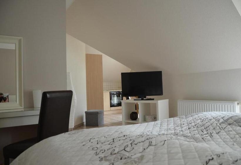 Номер Стандарт с Балконом, Gästehaus Alt Mehring