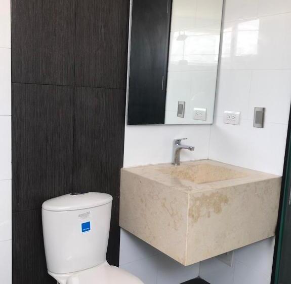 غرفة قياسية, La Esperanza