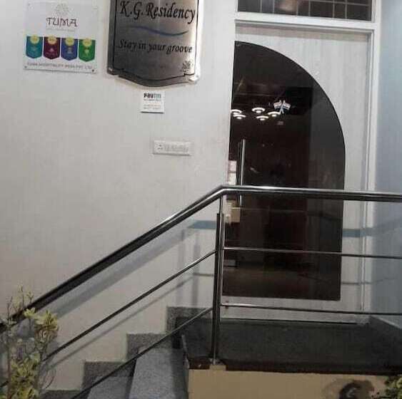 غرفة قياسية, Tuma Club House