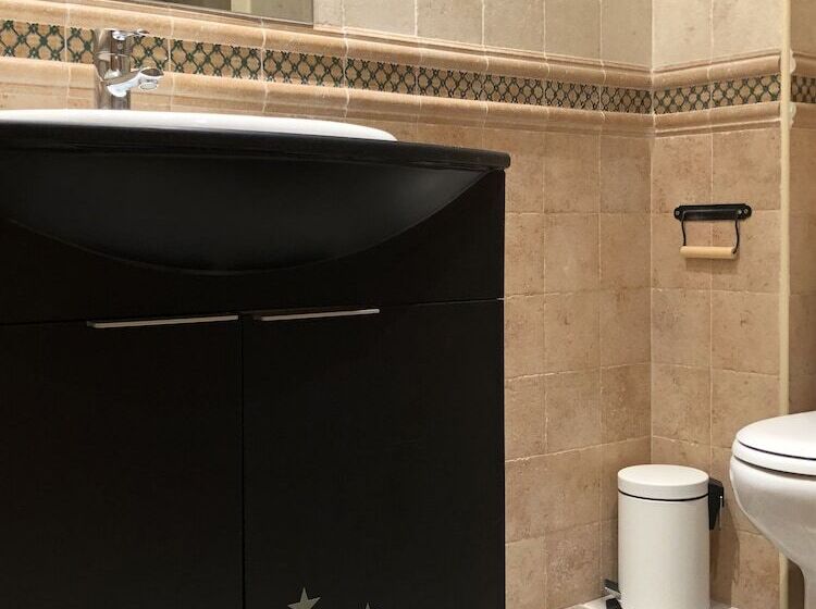 اتاق استاندارد با سرویس بهداشتی مشترک, Secret Spot Hostel