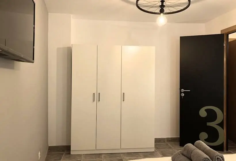 اتاق استاندارد با سرویس بهداشتی مشترک, Secret Spot Hostel