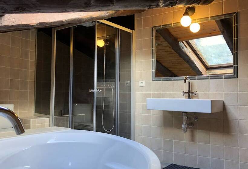 تختخواب در اتاق مشترک, Secret Spot Hostel