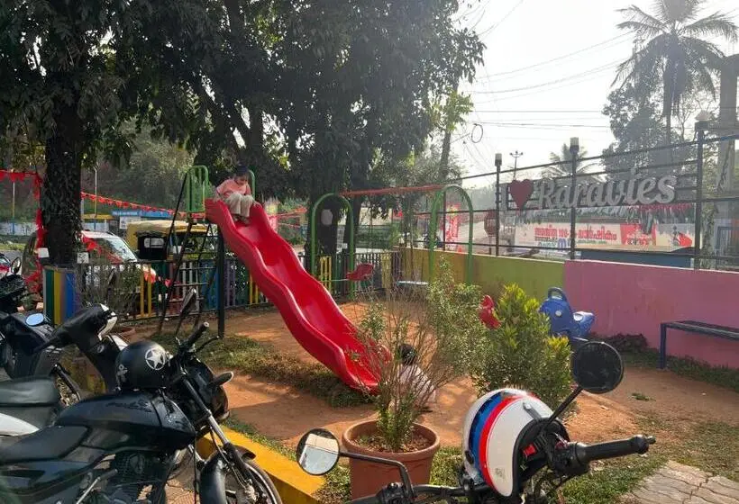 デラックスの４人部屋, Raravies Family Restaurent Mattanur,near Kannur Airport