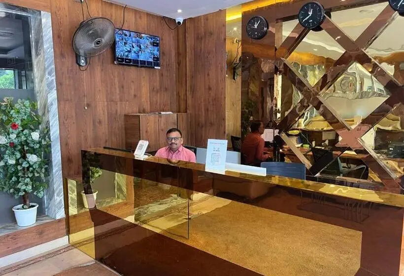 デラックスの４人部屋, Raravies Family Restaurent Mattanur,near Kannur Airport