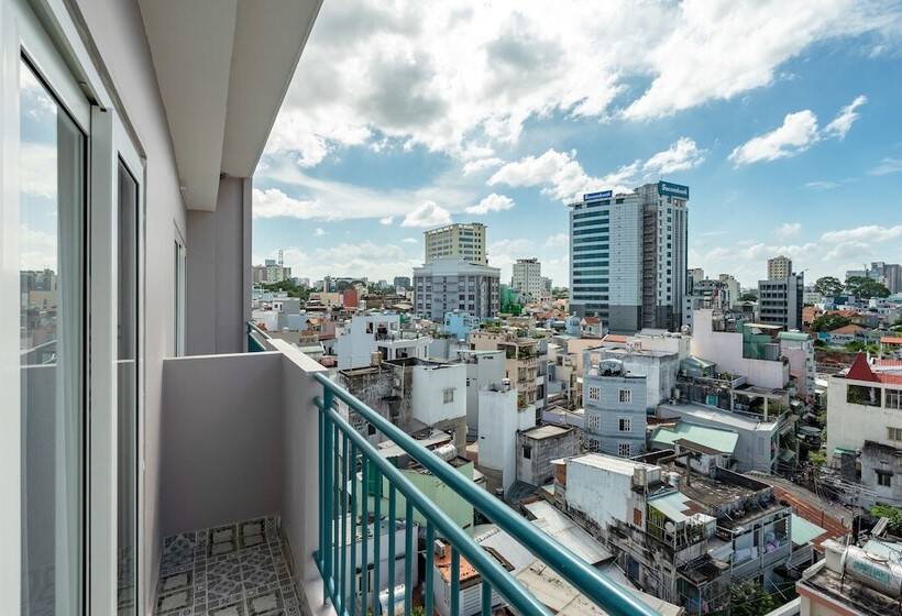 اتاق لوکس, Emerald Central