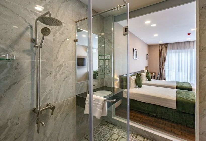 اتاق لوکس, Emerald Central