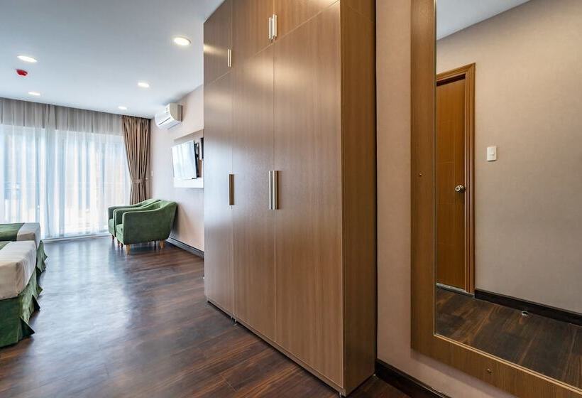 اتاق لوکس, Emerald Central