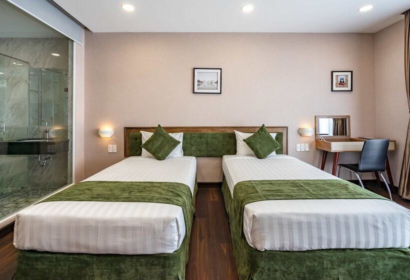 اتاق لوکس, Emerald Central