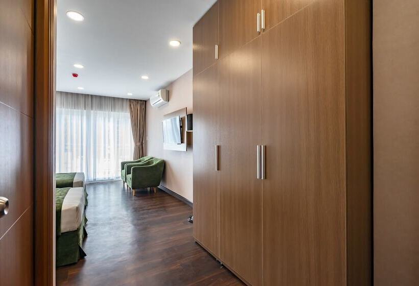 اتاق لوکس, Emerald Central