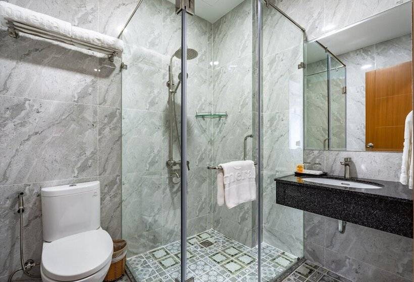 استودیوی لوکس, Emerald Central