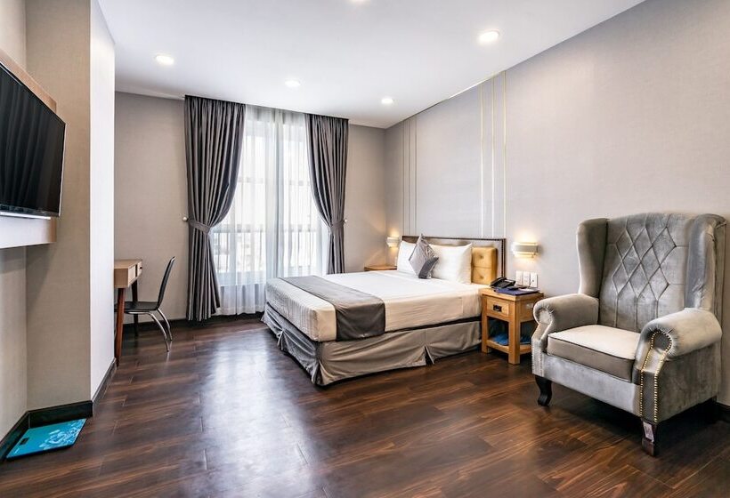 استودیوی لوکس, Emerald Central