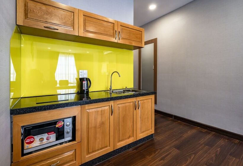 استودیوی لوکس, Emerald Central