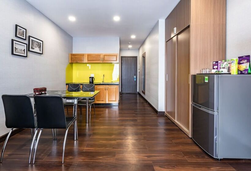 استودیوی لوکس, Emerald Central