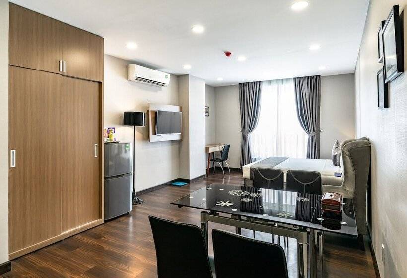 استودیوی لوکس, Emerald Central