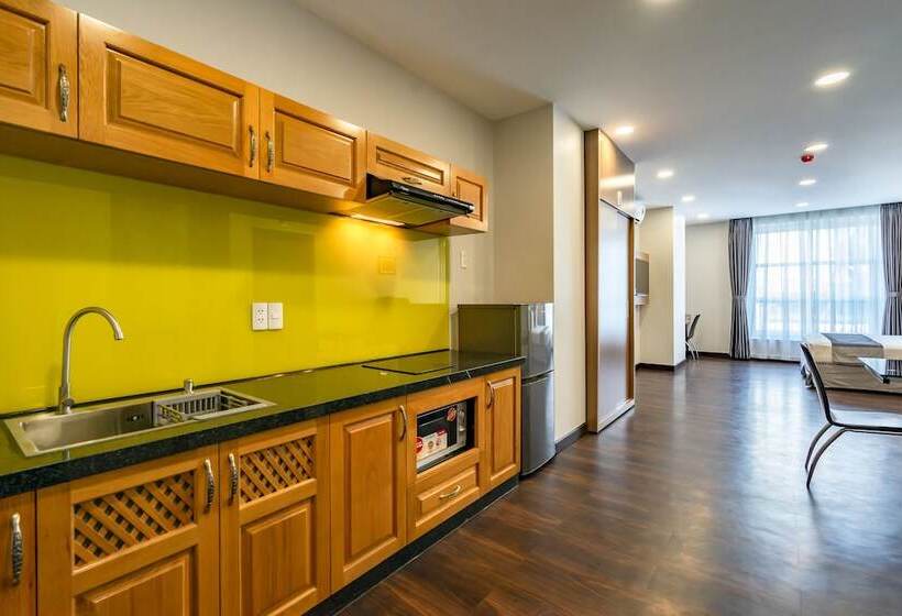 استودیوی سوپریور, Emerald Central