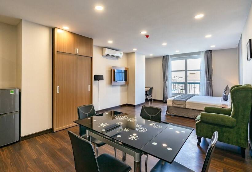 استودیوی سوپریور, Emerald Central