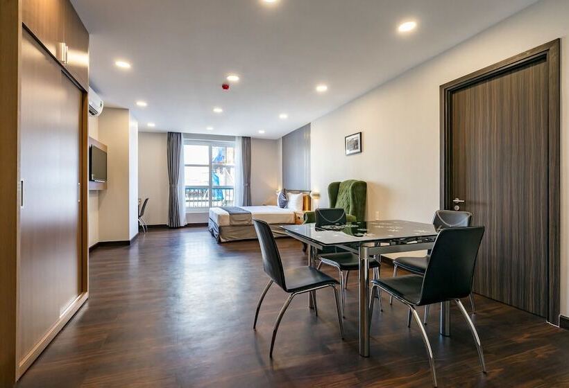 استودیوی سوپریور, Emerald Central