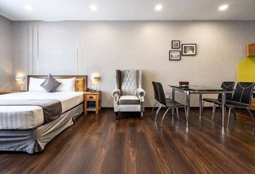 استودیوی لوکس, Emerald Central