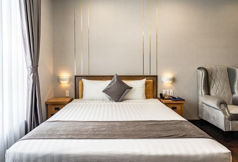 استودیوی لوکس, Emerald Central