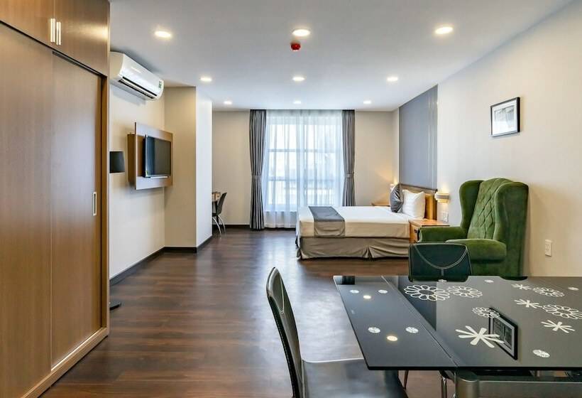 استودیوی سوپریور, Emerald Central