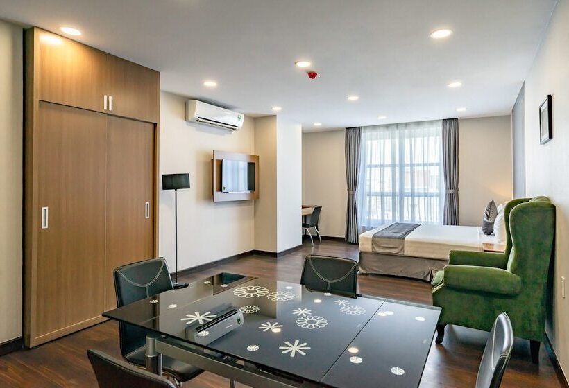 استودیوی سوپریور, Emerald Central